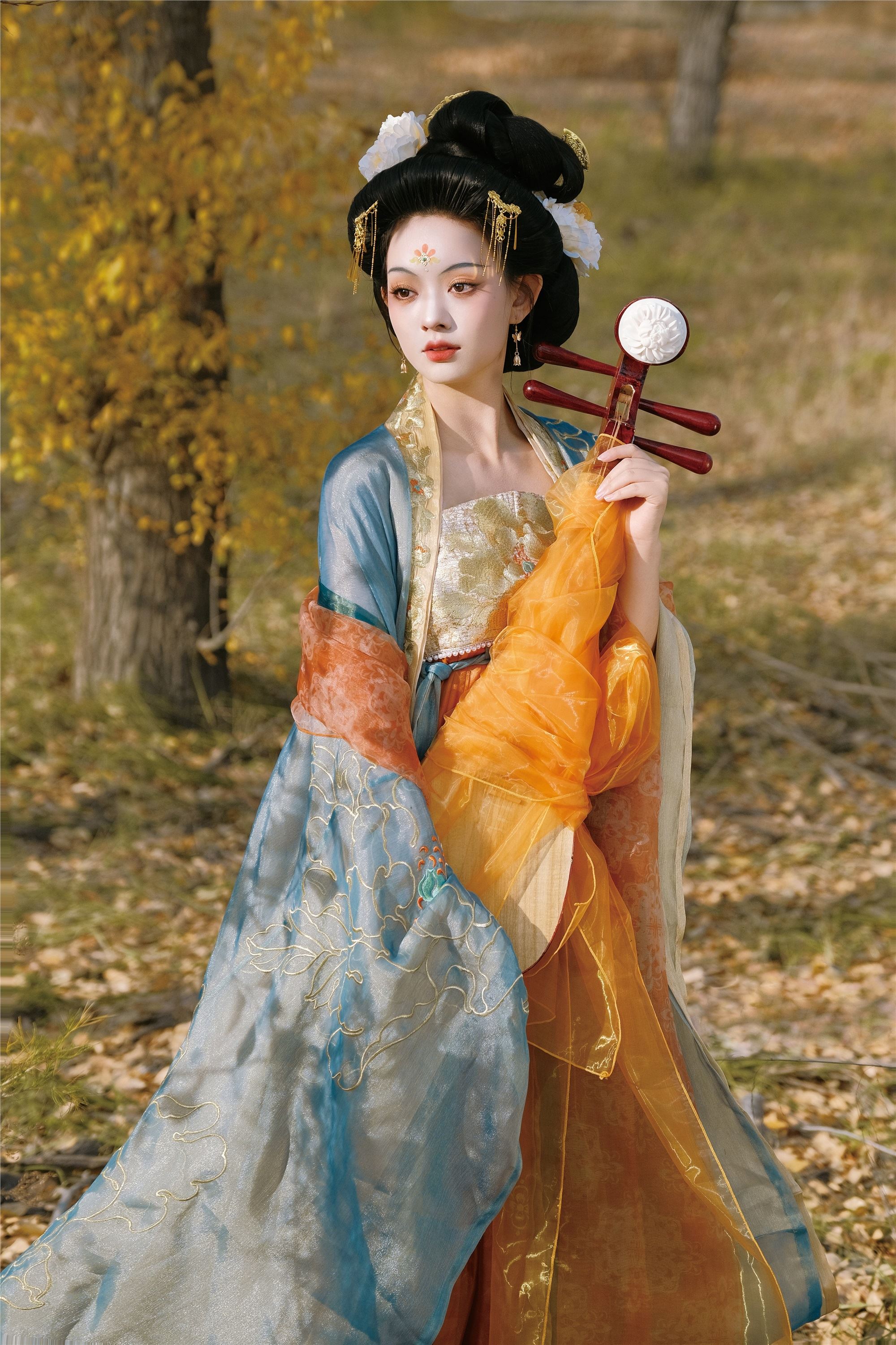 YITUYU艺图语 2025.01.22 金牡丹 秋秋